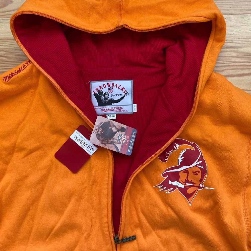 Tampa bay Buccaneers Throwback Mitchell & Ness Full Zip hoodie(48/XL) - Picture 2 of 3